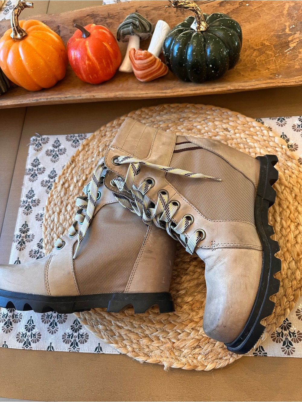 Sorel Beige/Tan Lace-Up Combat Boots